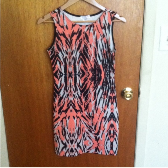 NEW LISTING‼️ DESIGNER‼️💕⭐️💕⭐️💕⭐️💕⭐️💕⭐️💕⭐️💕 - Picture 4 of 5